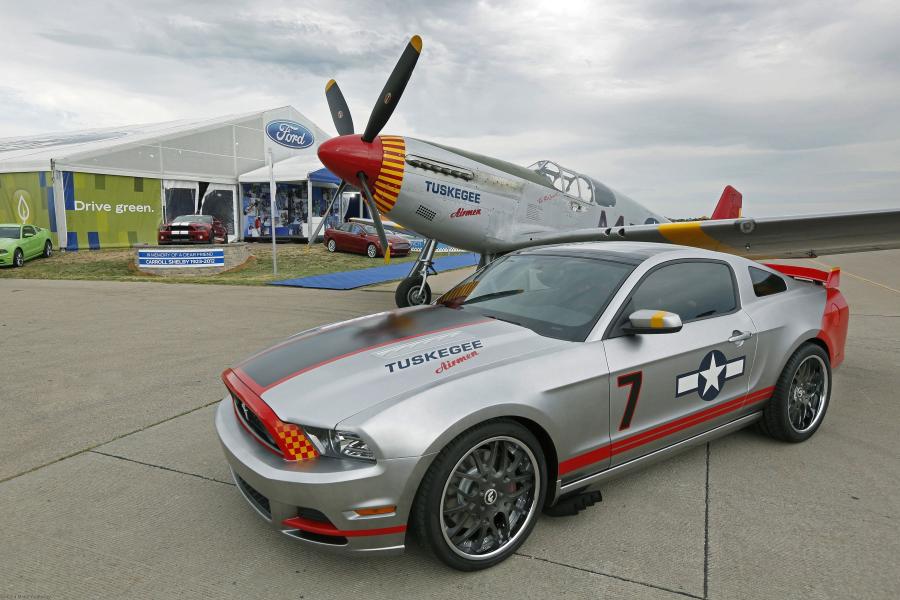  Ford Mustang Red Tails 2012 года  (фото 18 из 18)